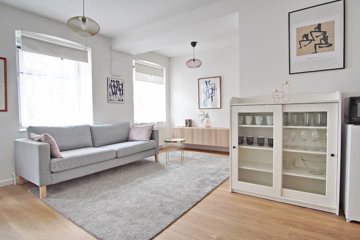 Bela Apartment In The City Centre. - Liubliana