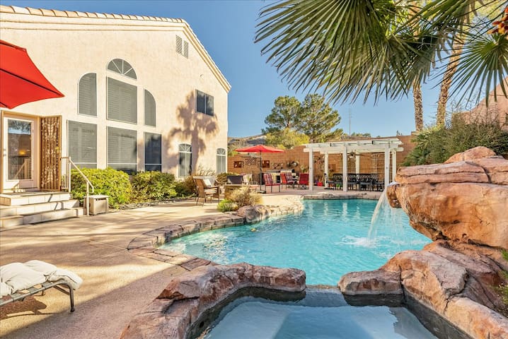 vegas hacienda 5B free heated pool/spa 15 to Strip