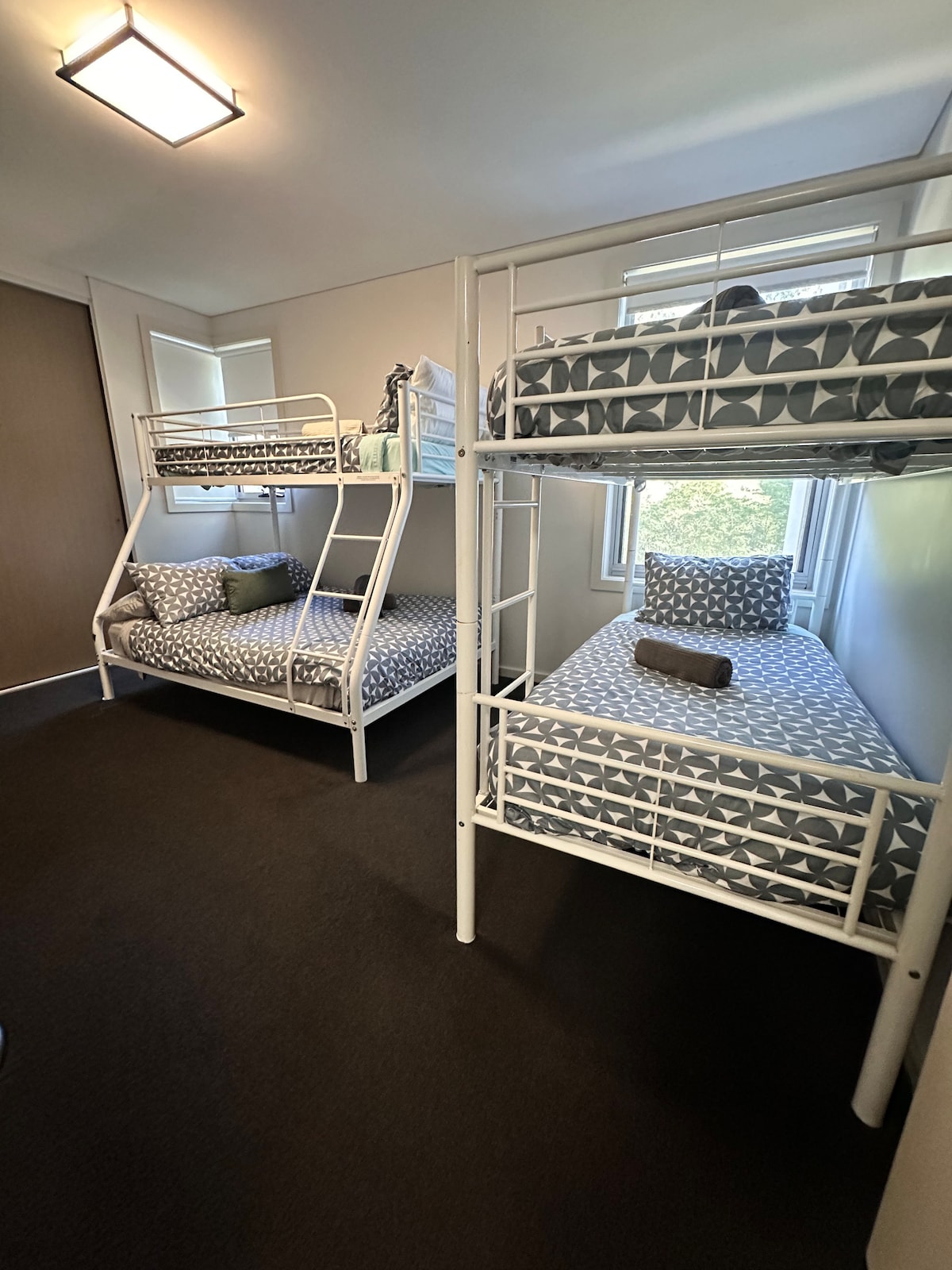 Საბავშვო ოთახი და მე-3 საძინებელი ბუნკერებით