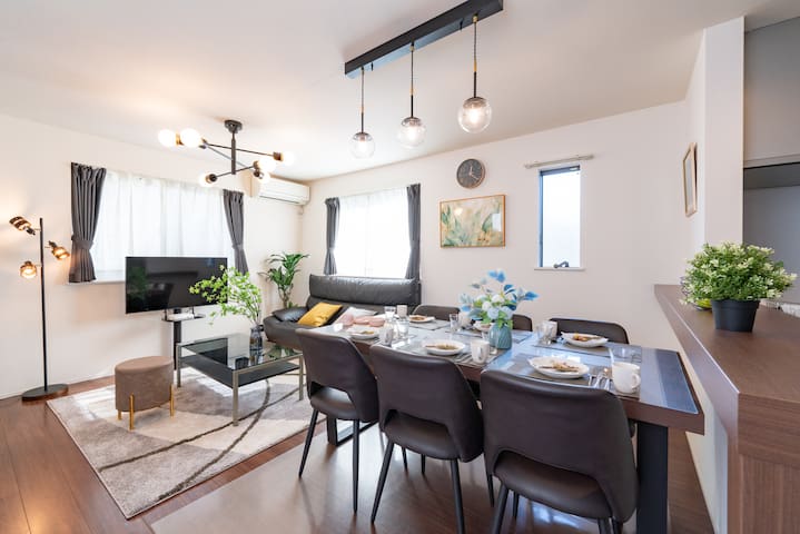 閑静な新宿エリア/新宿7分/4Bed room/最寄駅から徒歩2分/駐車場付/高速Wi-Fi