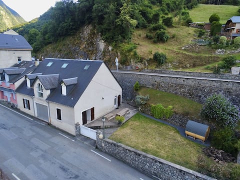 Family home for 15 people Luz-Saint-Sauveur