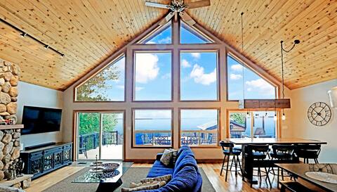 Resort-Style Luxury Waterfront Cottage