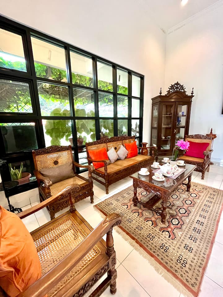 The Megatruh:  Family Villa In Jakal Sleeps 30 - Yogyakarta