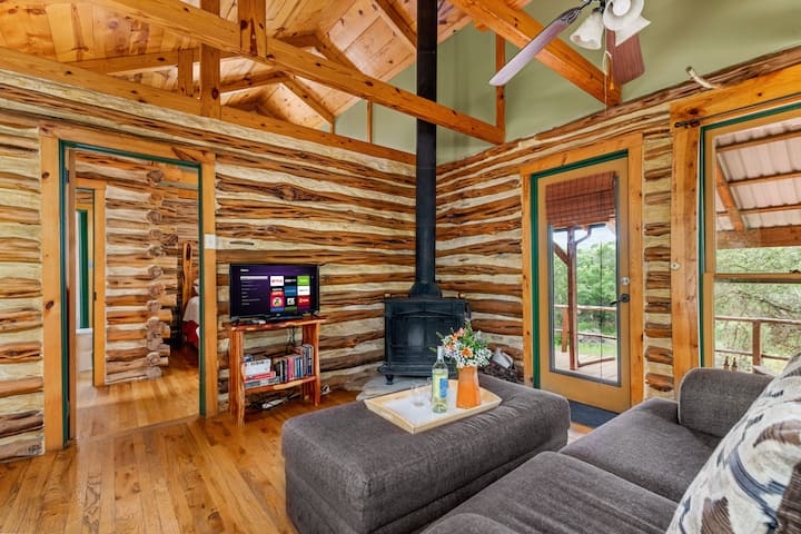 The Cedar Cabin - The Homestead Cottages - Canyon Lake, TX