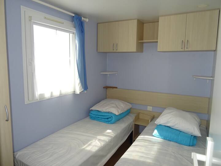 Chambre avec 2 lits simples 80x190 cms
