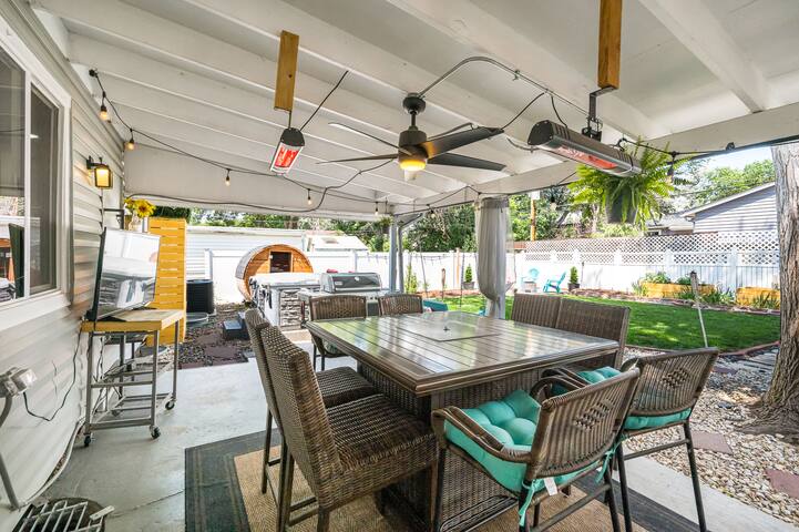 Luxury 3b/3b Hot tub, Sauna, Home Gym, Fenced yard gallery image 3