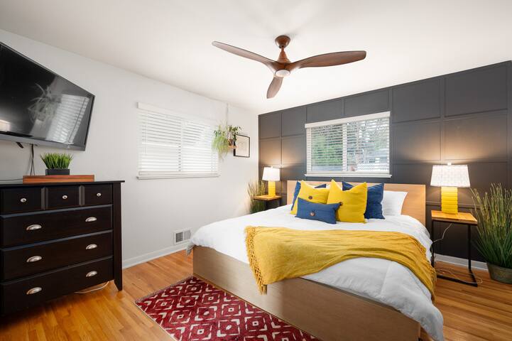 Luxury 3b/3b Hot tub, Sauna, Home Gym, Fenced yard gallery image 5