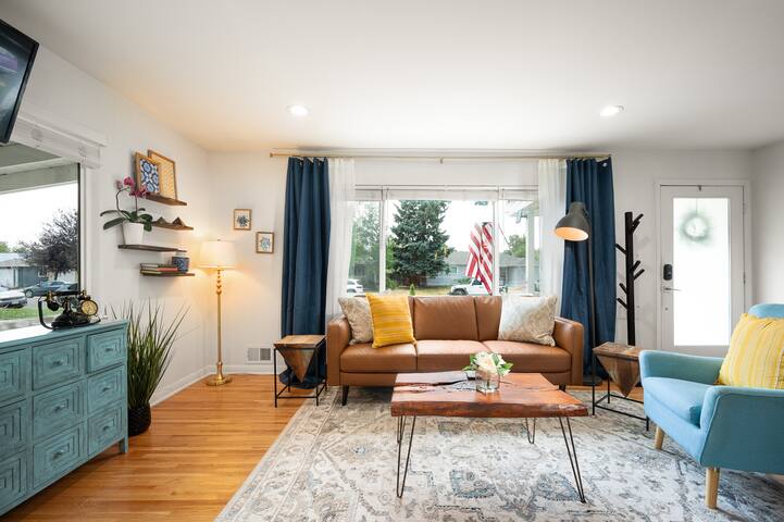 Luxury 3b/3b Hot tub, Sauna, Home Gym, Fenced yard gallery image 2