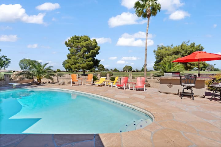 The Fairway Oasis: Chic 3br W/ Pool And Golf Views - Sun City, AZ