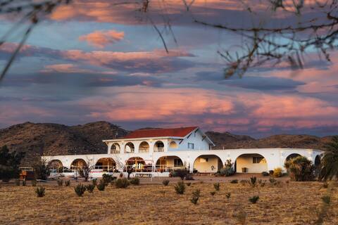 Private Luxury Villa, 10 Acres, Spa, Yoga, Games