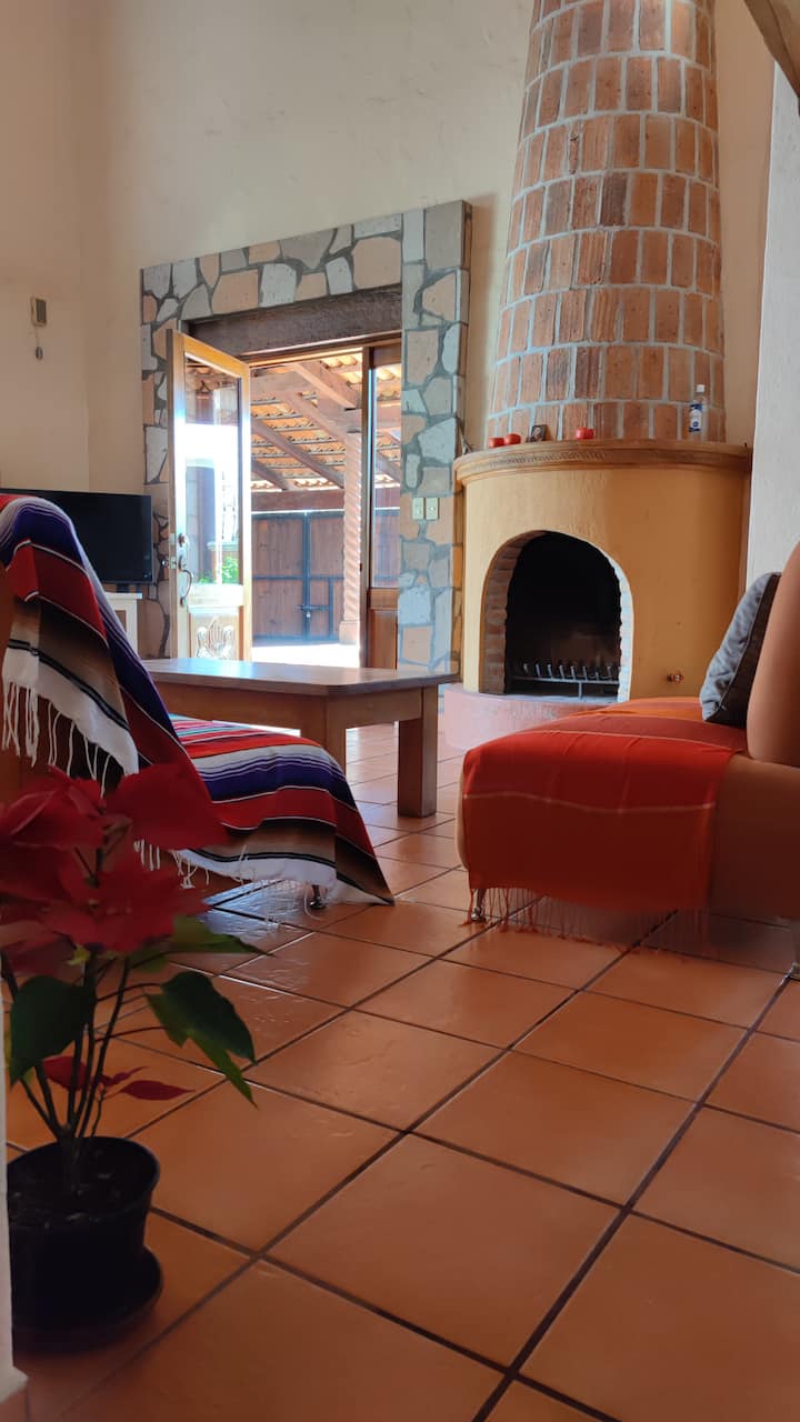 Bonita Casa Rústica Tipo Cabaña Muy Amplia - Ajijic