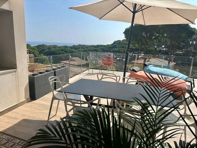 Villa with pool and air conditioning, sea view gallery image 3