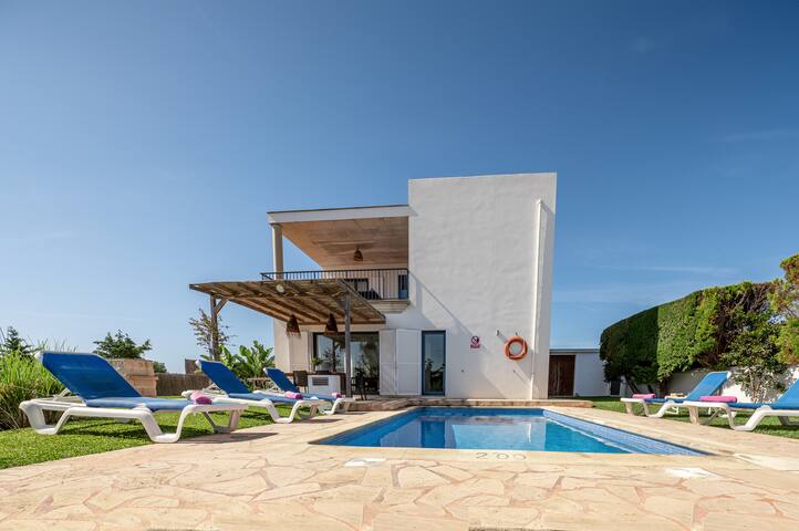 Villa elegante y moderna con piscina privada