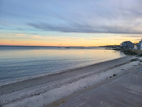 PRIVATE BEACH: BEACHFRONTS & BALCONIES @ NIANTIC