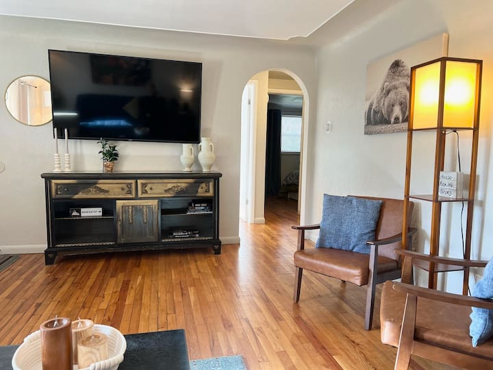 Regis Cottage - Denver, CO