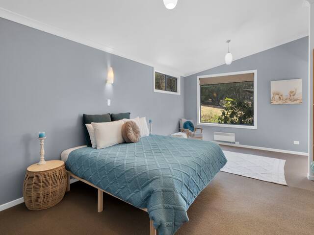 Escape to Bicheno near the bush, beach and golf gallery image 5