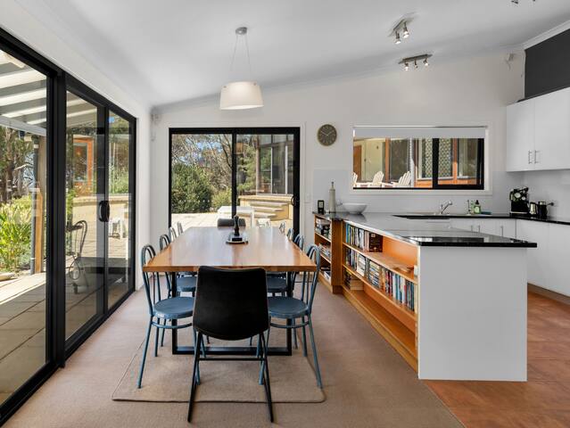 Escape to Bicheno near the bush, beach and golf