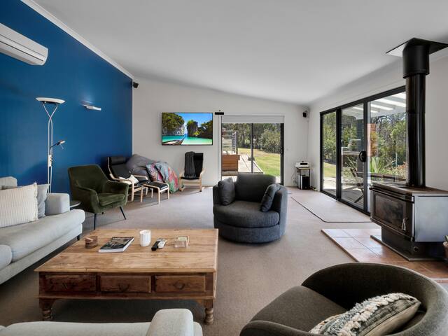 Escape to Bicheno near the bush, beach and golf gallery image 4