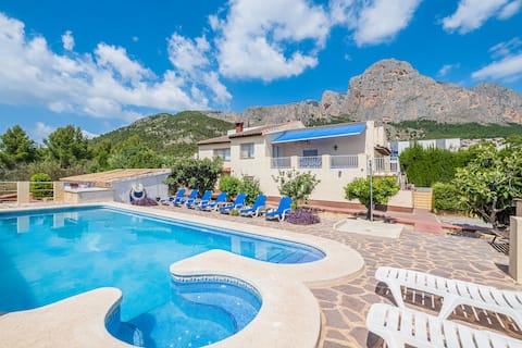 Large villa in La Nucia, Polop