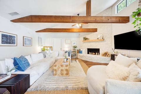 Top performing Airbnb: South Congress 2 Bdrm Stay | Boho Vibe + Backyard in Austin