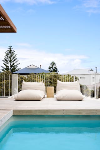 Sunny Beach House with pool and Ocean view