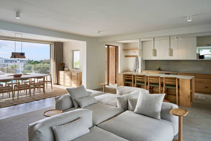 Sunny Beach House with pool and Ocean view gallery image 4