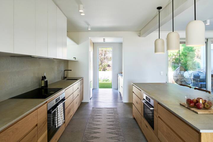 Sunny Beach House with pool and Ocean view gallery image 5