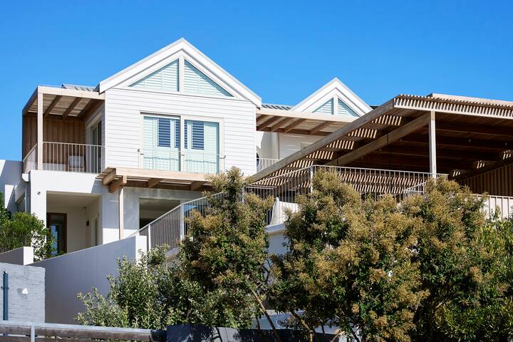 Sunny Beach House with pool and Ocean view gallery image 2