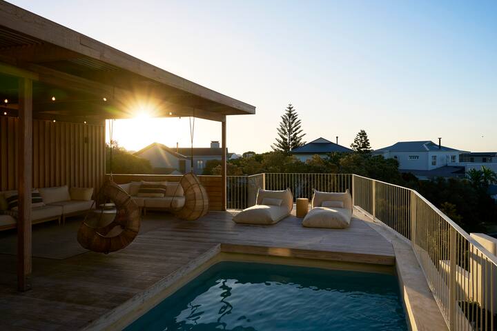 Sunny Beach House with pool and Ocean view gallery image 3