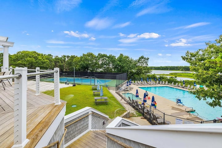 Family + Dog Retreat | Fenced Yard + Pool + Beach - Falmouth, MA
