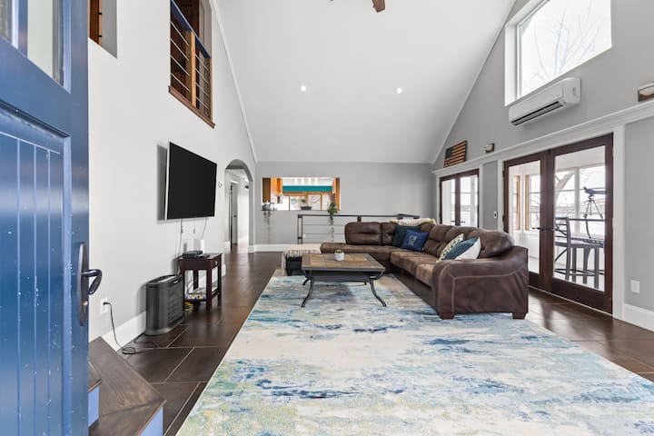 Lake House Near Burlington, Dog Friendly! - Burlington, VT
