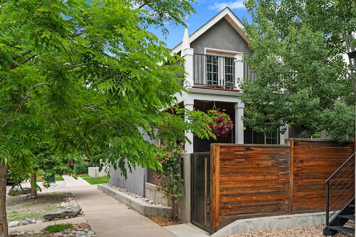 Carriage Home *5 min Drive From Broncos Stadium gallery image 2