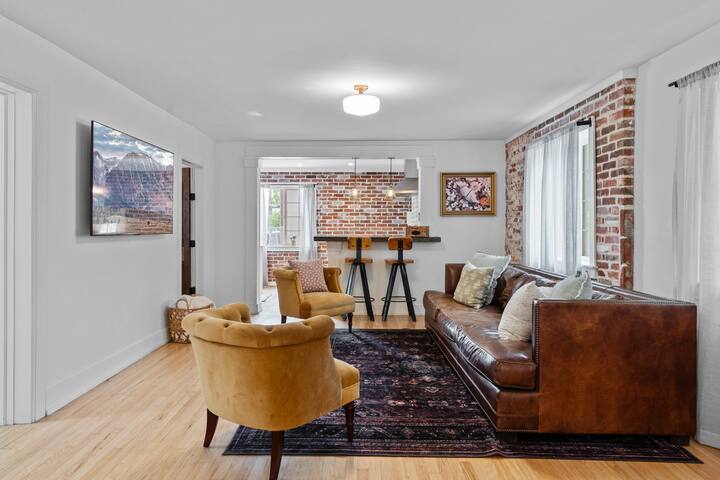 Carriage Home *5 min Drive From Broncos Stadium gallery image 4