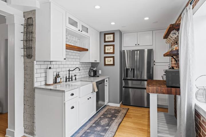 Carriage Home *5 min Drive From Broncos Stadium gallery image 5