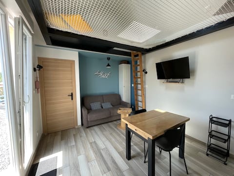 Annonce Airbnb populaire: Family vacation home near Berck, with garden & mini farm à Pas De Calais
