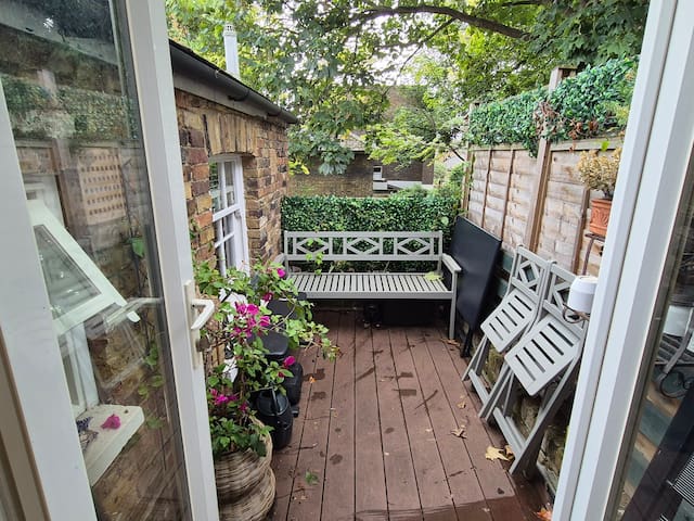 Newly Refurbed flat with balcony Oval/Kennington gallery image 5