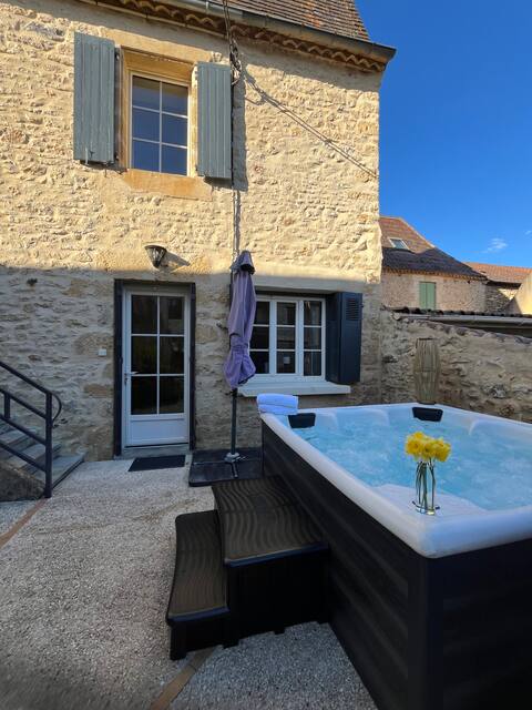 Charming renovated village house with jaccuzi!