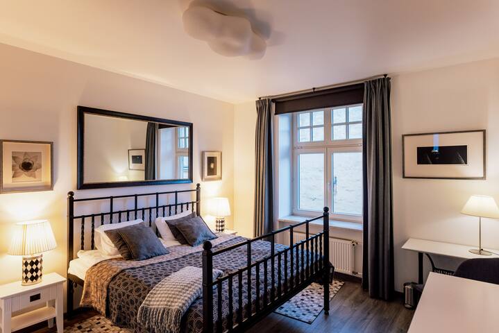 Art House apt. w/ three bedrooms gallery image 3