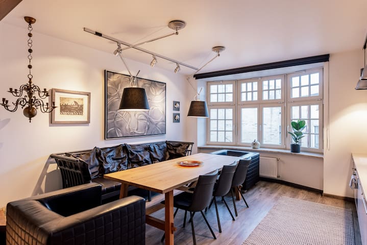 Art House apt. w/ three bedrooms