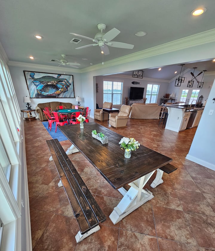 Modern Waterfront Lake House, Near Casinos - Lake Charles, LA