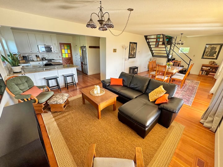 Cozy Lakefront Retreat - Private Trails & Beach - Clearlake, CA