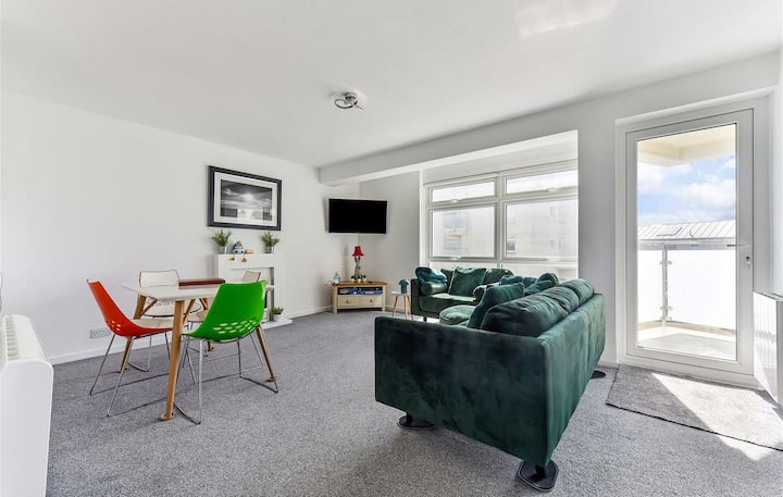 Luxury Apartment Right On The Seafront. Sleeps 4 - East Wittering