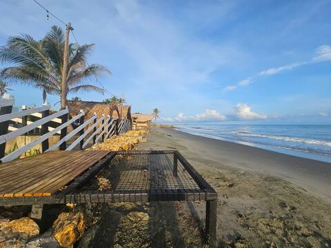 Cabin, Loft AC+WiFi+Jacuzzi+SeaFront +beach