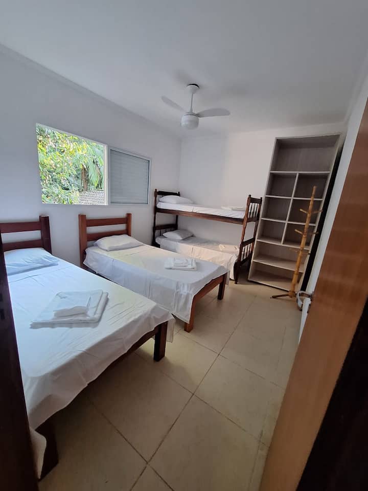 Двуетажно легло за настаняване на максимум двама допълнителни гости