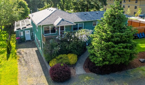 Solar Powered 2bd home w/Boat parking & EV Charger