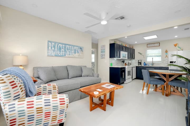 Newly Remodeled-150 Yards To Beach And Restaurants! - Venice, FL