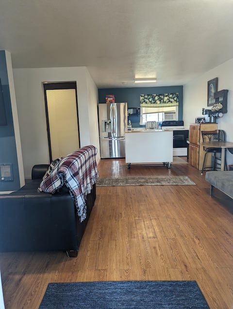 15 min from SmithRock pets allowed affordable spot