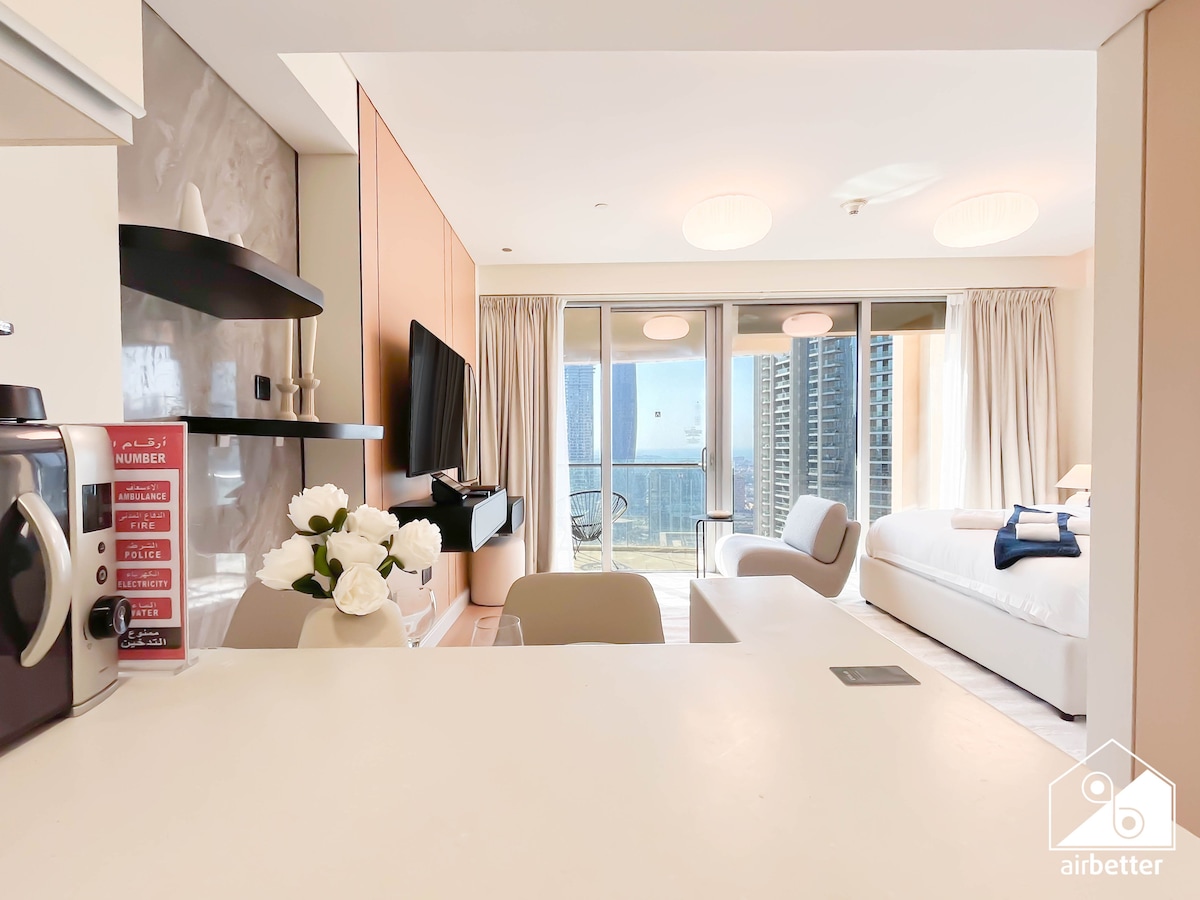 Studio Furnished Apartment with Burj Khalifa View · III 5