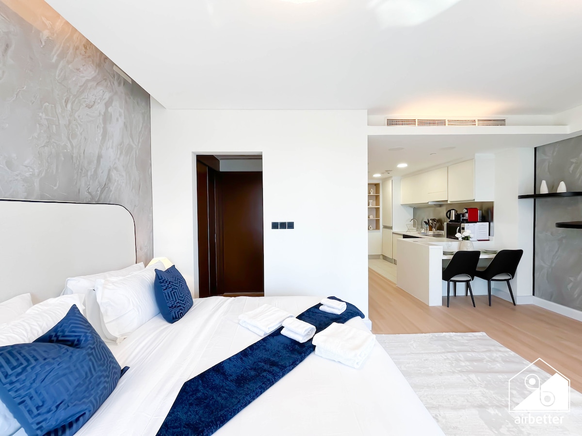 Studio Furnished Apartment with Burj Khalifa View · III 2