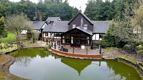Beautiful cottage in Brentwood.